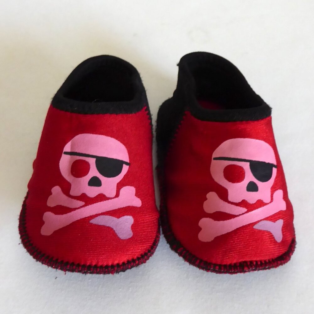 NEW BABY GAP NEOPRENE SURF WALKERS WATER SHOES PIRATE SKULL & CROSSBONES